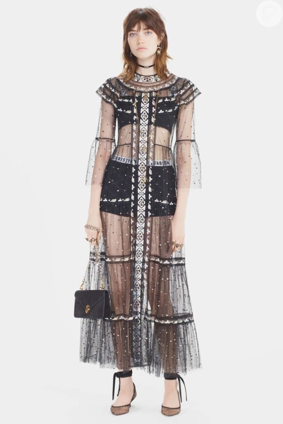 Camila Queiroz investiu em look Dior, coleção pré-outono 2017