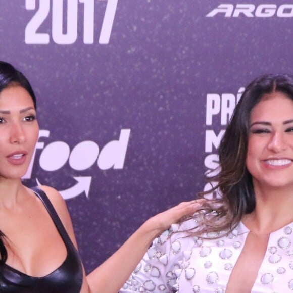 Simone e Simaria posam deslumbrantes no Prêmio Multishow 2017, na noite desta terça-feira, 24 de outubro de 2017