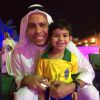 Ronaldo se vestiu como um muçulmano durante sua viagem pelo Kuwait. O ex-jogador também posou com um fã durante evento na país