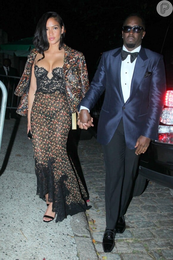 Com Cassie, o rapper P. Diddy exibiu um look caprichado para o casamento da modelo Michelle Alves com o empresário israelense Guy Oseary, realizado no Rio de Janeiro, em 24 de outubro de 2017