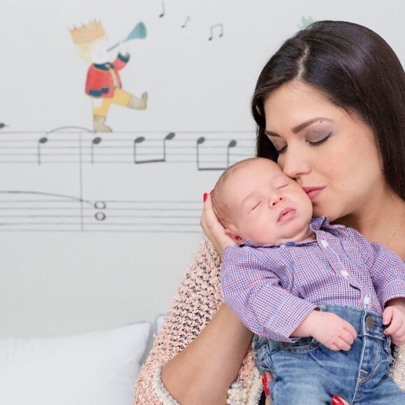 'Te amo filho amado!', escreveu a atriz na foto postada no 'mesversário' de 3 meses do menino