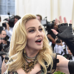 'Cuidado com a Bibi', ironizou um fã ao ver Madonna no morro da Providência