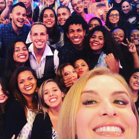 'Vai ser um especial agora para o final de ano. Vai ter esses 'Vídeo Game' aí. Só nesse finalzinho de ano. Mas estamos muito felizes de reviver', disse Angélica