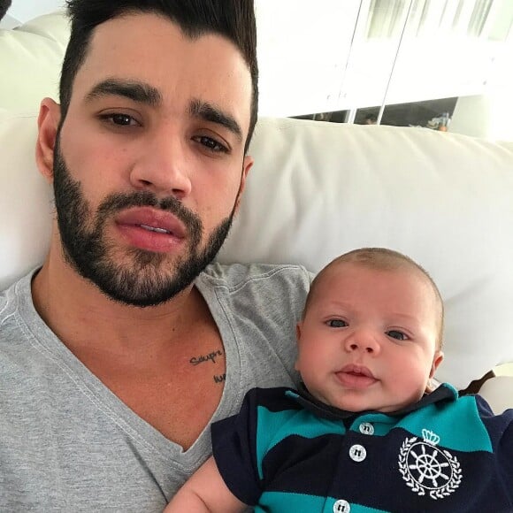 'Única coisa que não consegui ainda foi limpar o cocô. Quer que eu faça dormir, eu faço. Eu faço mamadeira, mas agora o bumbum...', explicou Gusttavo Lima