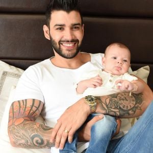 Gusttavo Lima assumiu que não consegue trocar as fraldas do filho, Gabriel