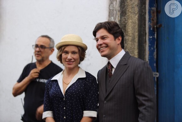 Josefina (Giselle Prattes) e Martim (Erik Marmo) registraram a filha de Maria Vitória (Vitória Strada) em Lisboa, como se fosse sua filha biológica, na novela 'Tempo de Amar'
