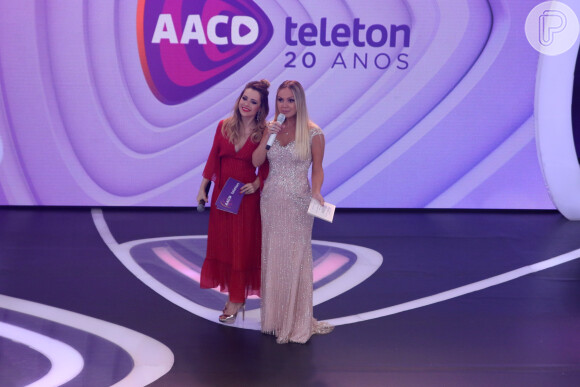 Em seu retornou à TV, Eliana recebeu a cantora Sandy no Teleton 2017