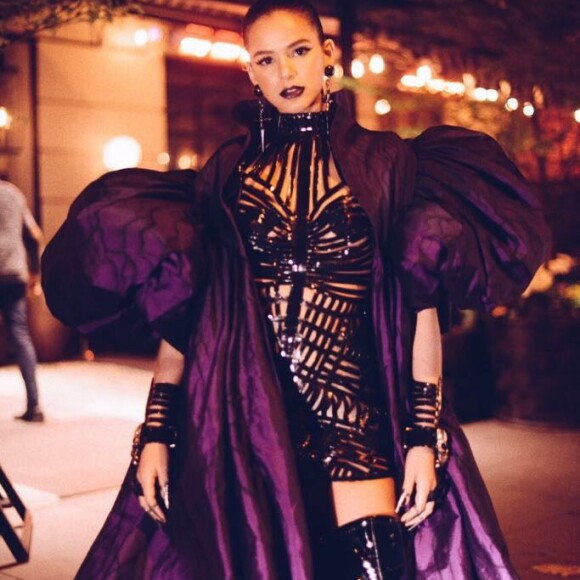 Bruna Marquezine prestigiou o evento de gala oferecido pela modelo russa Natalia Vodianova