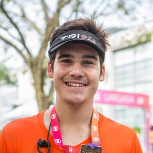 Nicolas Prattes recebeu medalha durante evento 'Partiu, Globo', nos Estúdios Globo