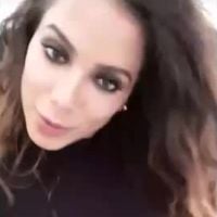 Anitta, de cabelo volumoso, encarna Julia Roberts em vídeo: 'Dublê'