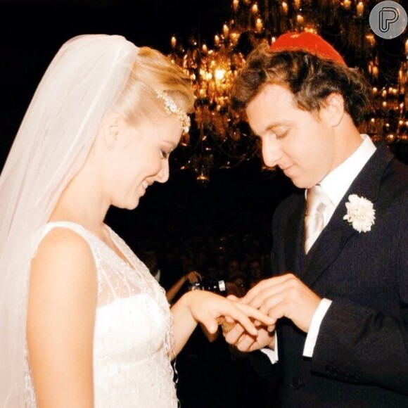 Luciano Huck exibiu uma foto do casamento com Angélica para festejar os 13 anos da cerimônia, nesta segunda-feira, 30 de outubro de 2017, em seu Instagram