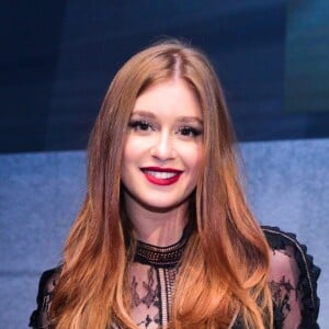 Marina Ruy Barbosa, faltando um dia para o Halloween, deu uma sugestão de look para seus admiradores na web