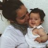 Yanna Lavigne troca chamego com a filha, Madalena, de 5 meses, em foto postada nesta terça-feira, dia 31 de outubro de 2017