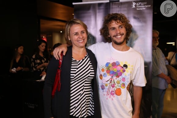 Theo, filho de Giulia Gam e Pedro Bial, acompanhou a mãe na pré-estreia do filme 'Vazante', na noite desta terça-feira, 31 de outubro de 2017, no Rio de Janeiro