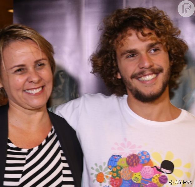 Theo, filho de Giulia Gam e Pedro Bial, acompanhou a mãe na pré-estreia do filme 'Vazante', na noite desta terça-feira, 31 de outubro de 2017, no Rio de Janeiro