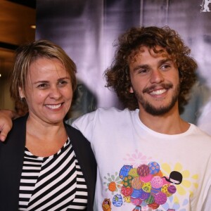 Filho de Giulia Gam e Pedro Bial, Theo tem 19 anos e foi com a mãe à pré-estreia do filme 'Vazante', da diretora Daniela Thomas