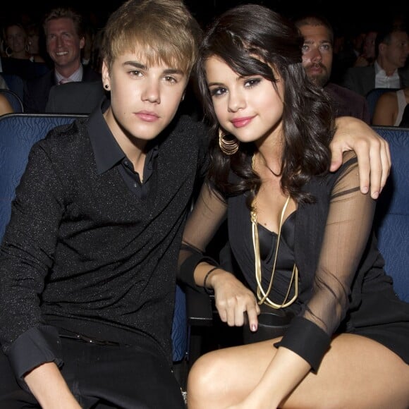 Justin Bieber e Selena Gomez foram vistos juntos andando de bicicleta em Los Angeles