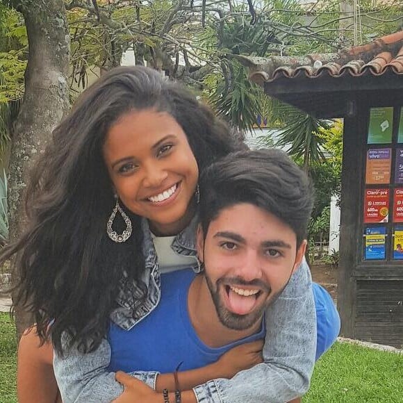 Aline Dias afirmou sobre a gravidez com o namorado, Rafael Cupello: 'Filho não destrói a carreira de ninguém'