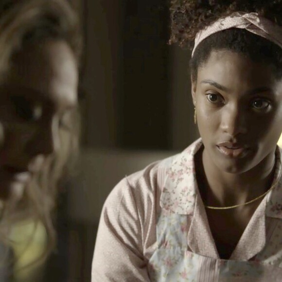 Raquel (Erika Januza) é humilhada por Nádia (Eliane Giardini), que a expulsa de sua casa, no capítulo que vai ao ar quarta-feira, dia 8 de novembro de 2017, na novela 'O Outro Lado do Paraíso'