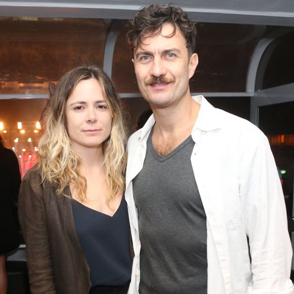 Gabriel Braga Nunes e a mulher, Isabel Mello, prestigiam show da banda Green Day, Jeunesse Arena, na Barra da Tijuca, Zona Oeste do Rio de Janeiro, na noite desta quarta-feira, 01 de novembro de 2017