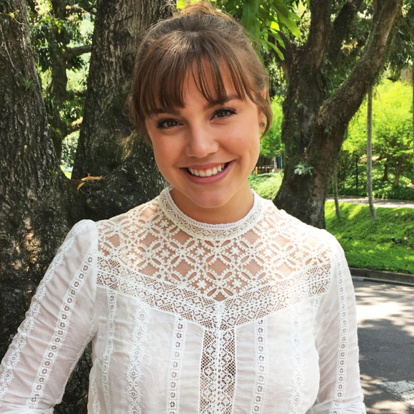 A novela das seis 'Orgulho e Paixão' é inspirada em livros da escritora Jane Austen. 'Eu amo os romances dela', disse Alice Wegmann