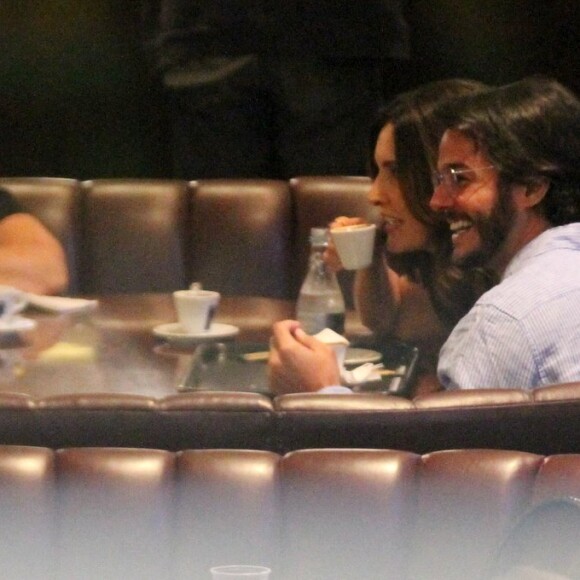 Fátima Bernardes tomou um café acompanhada em shopping na Zona Sul do Rio de Janeiro