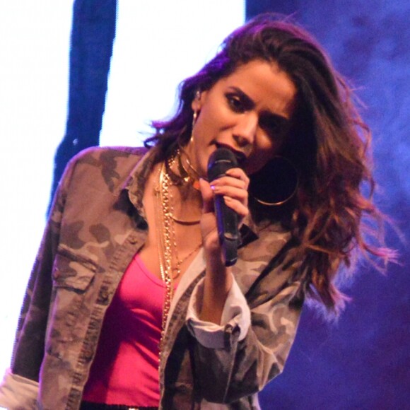 Anitta não vai ser substituída por Pabllo Vittar no comando do 'Música Boa Ao Vivo'; Drag Queen ganhará sua própria atração no Multishow