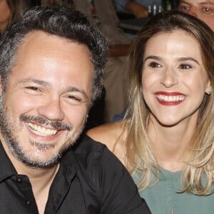 Danton Mello e a empresária Sheila Ramos prestigiam show da dupla