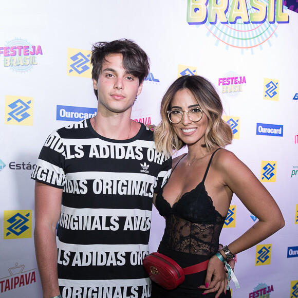 Bruno Guedes levou a namorada, Jade Seba, ao Festeja Brasil