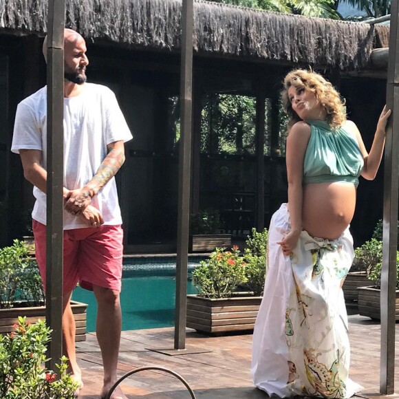 Maíra Charken casou com o treinador Renato Antunes durante o chá de bebê do filho, Gael