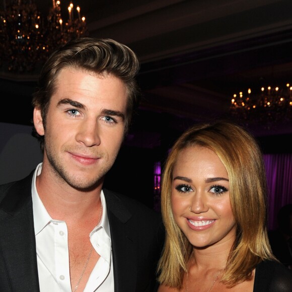  Miley Cyrus e Liam Hemsworth oficializaram a união na casa dos dois em Malibu, nos Estados Unidos