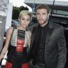 'Foi uma cerimônia íntima com apenas umas cinco pessoas', contou uma fonte sobre o casamento de Miley Cyrus e Liam Hemsworth 