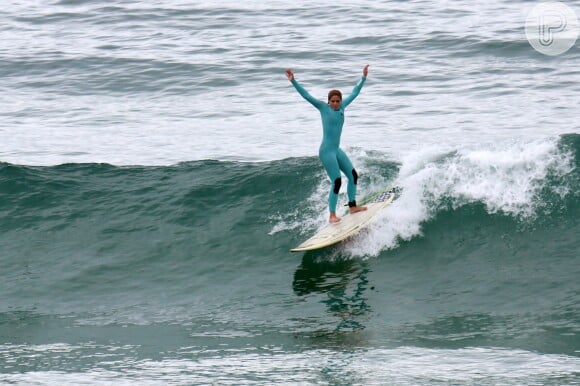 Isabella Santoni mostrou habilidade no surfe