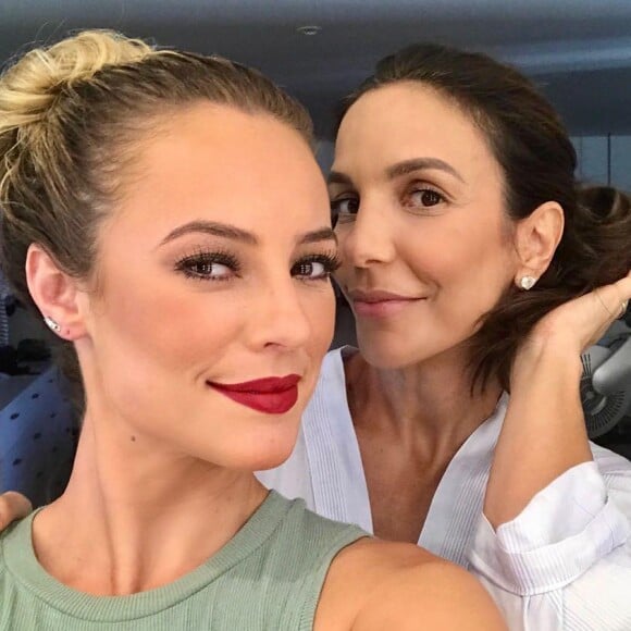 Paolla Oliveira faz selfie com Ivete Sangalo em Salvador: 'Deusa'