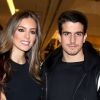 Enzo Celulari foi com a namorada, Victoria Grendene, em jantar beneficente, na noite desta segunda-feira, 6 de novembro de 2017