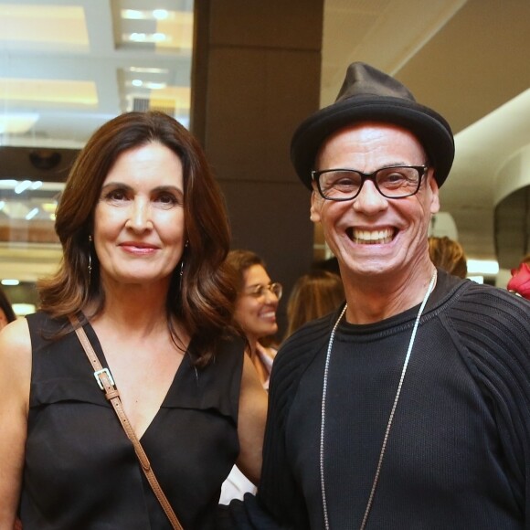 Fátima Bernardes se encontrou com Carlinhos de Jesus após a peça 'Olá, Lair!'