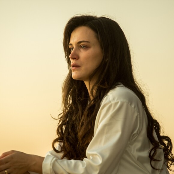 Clara (Bianca Bin) sairá do hospício com desejo de vingança, na novela 'O Outro Lado do Paraíso'