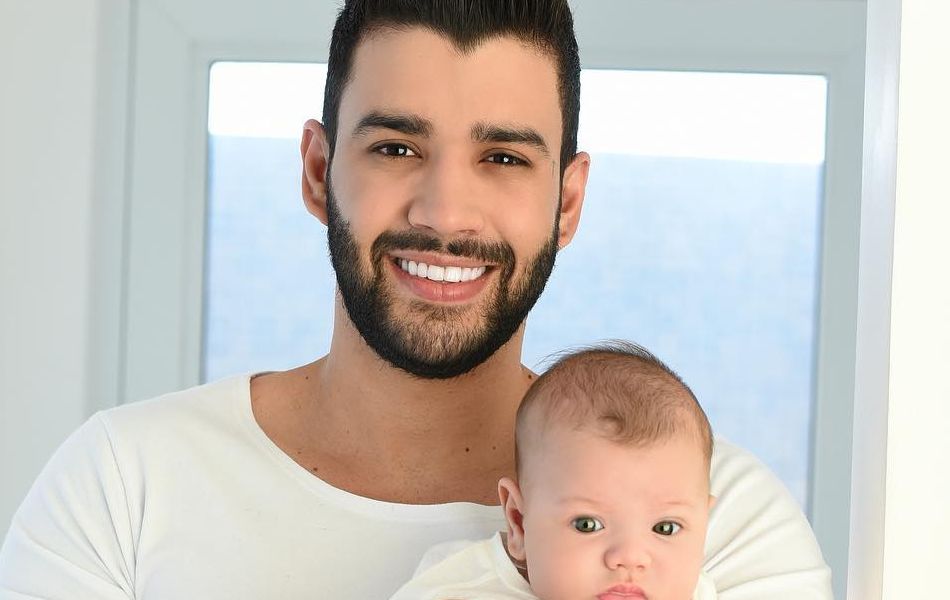 Filho de Gusttavo Lima e trabalho fazem cantor dormir pouco: '5 horas por dia' - Purepeople Filho de Gusttavo Lima e trabalho fazem cantor dormir pouco: '5 horas por dia' - Purepeople