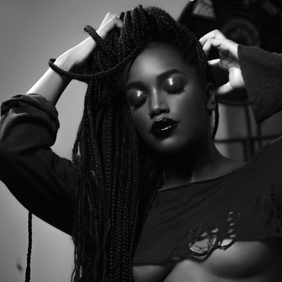 Iza afirmou que, no momento, seu foco é na carreira no Brasil