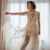 Carolina Kasting investiu em um vestido esvoaçante para o casamento com Maurício Grecco