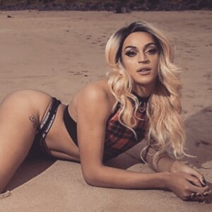 Pabllo Vittar virá no penúltimo carro da escola da Beija-Flor de Nilópolis, que fala sobre intolerância