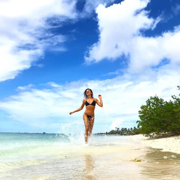 Isis Valverde compartilhou registros nas fotos das praias caribenhas em suas redes sociais