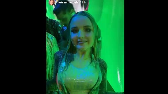 Larissa Manoela se diverte com DJ Alok após banho de slime: 'Limpinhos'