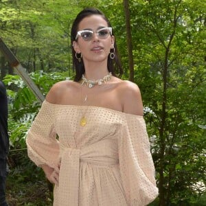 Bruna Marquezine atraiu olhares no desfile da nova coleção de Paula Raia para a Riachuelo, em São Paulo, na manhã desta quinta-feira, 9 de novembro de 2017