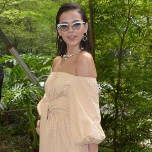 O vestido de Bruna Marquezine, da Riachuelo, custa R$ 369,90