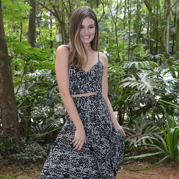 O conjunto usado por Camila Queiroz é vendido a R$ 289,90