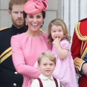 'Todos estamos trabalhando para dar às crianças a força emocional de que precisam para enfrentar suas vidas futuras e prosperar', declarou Kate Middleton, mãe deGeorge, de 4 anos, e Charlotte, de 2 anos