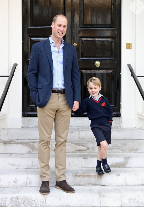 Kate Middleton não pode levar George ao seu primeiro dia de aula por estar enjoada e o pequeno foi à escola acompanhado por príncipe William