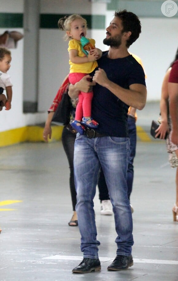 Rafael Cardoso já é pai de Aurora, de 3 anos, do casamento com Mariana Bridi
