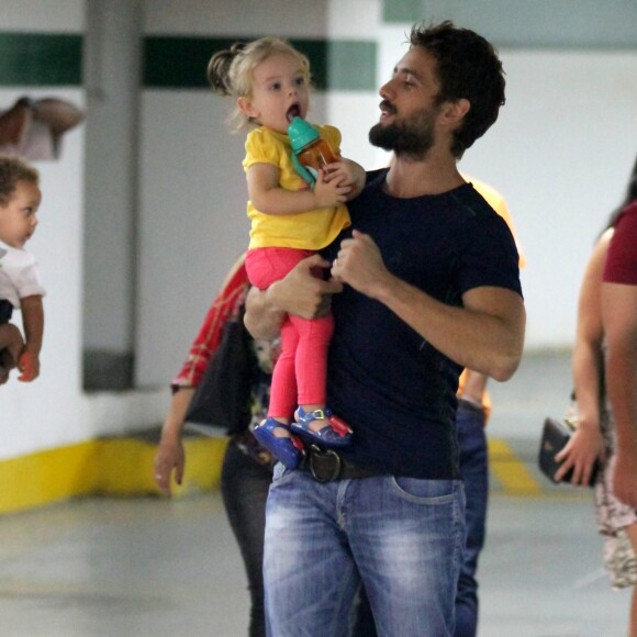 Rafael Cardoso já é pai de Aurora, de 3 anos, do casamento com Mariana Bridi
